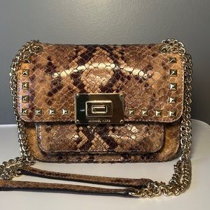 Micheal Kors chain crossbody purse